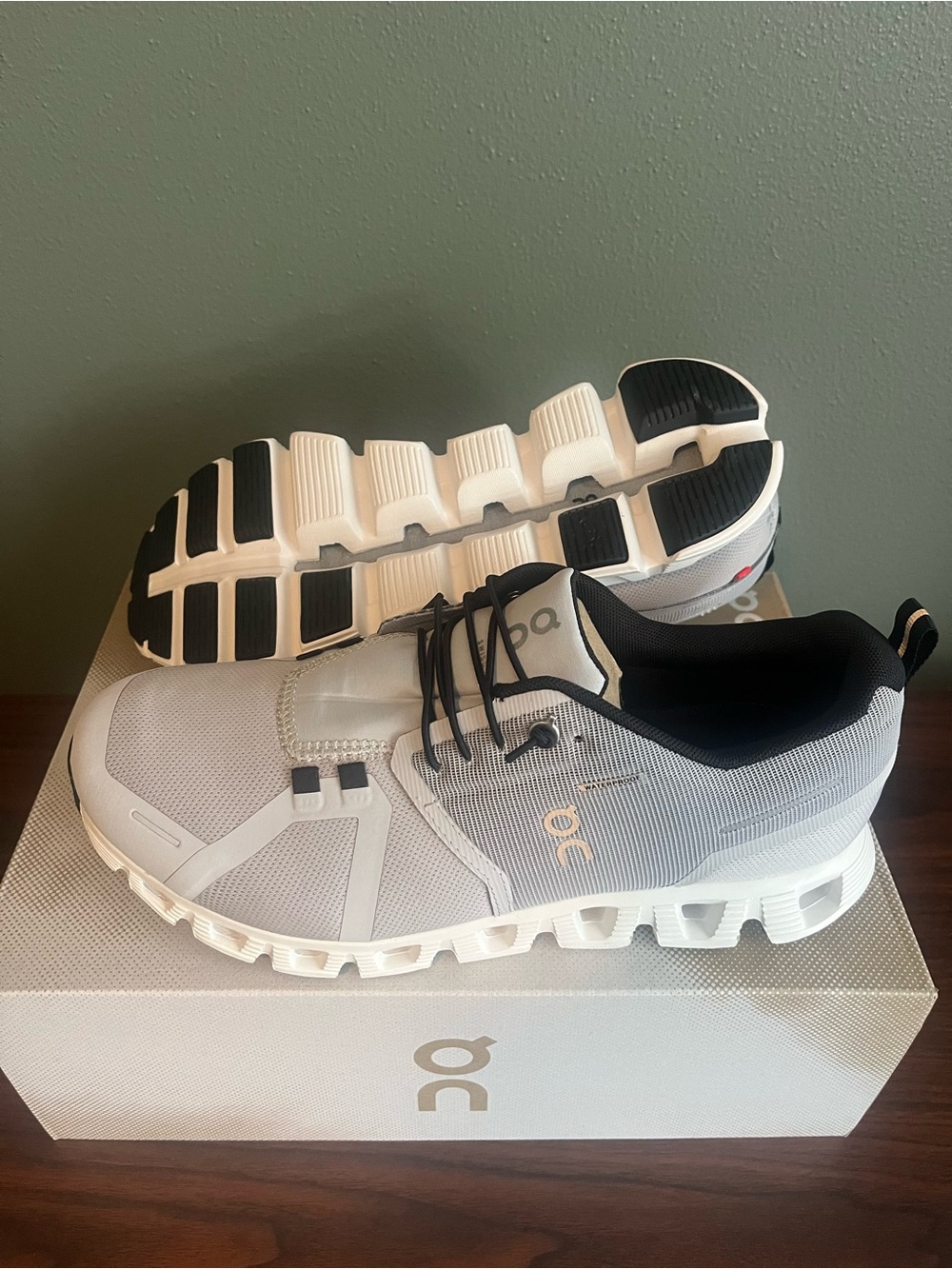On Cloud 5 Waterproof Men’s Shoes Glacier White Size 8 New in Box